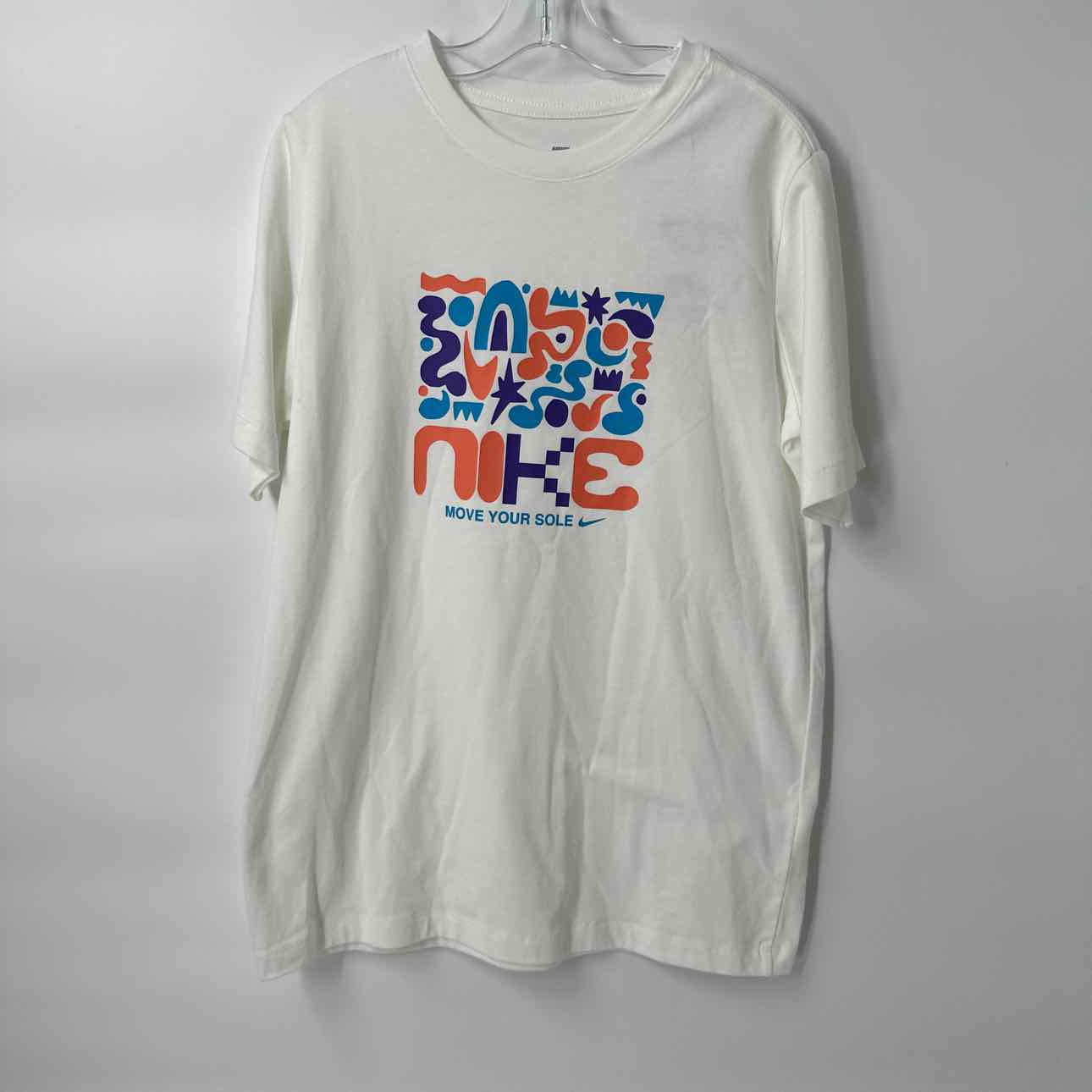 18/20 NEW Nike Shirt