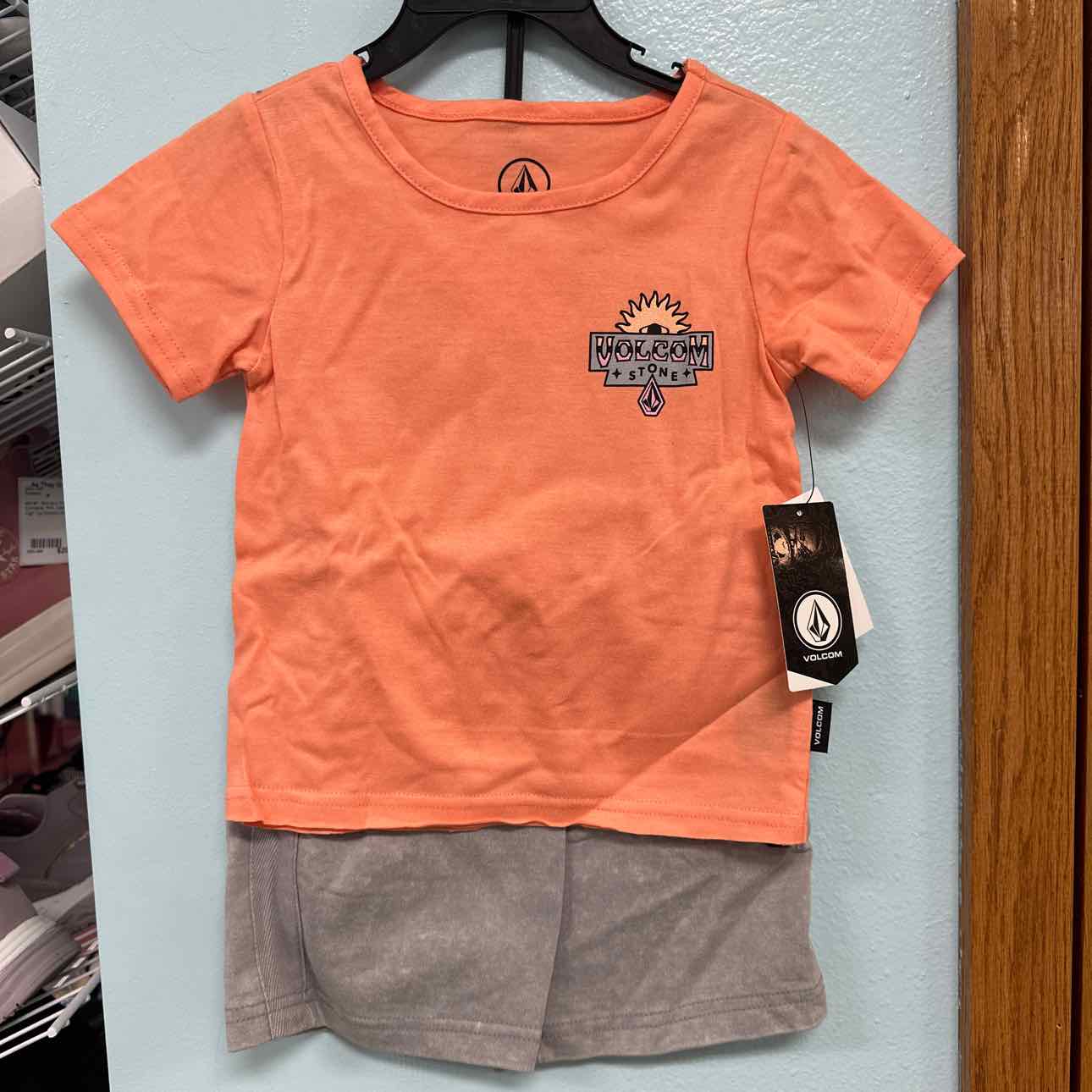 2T NEW Volcom 2 pc ensembles