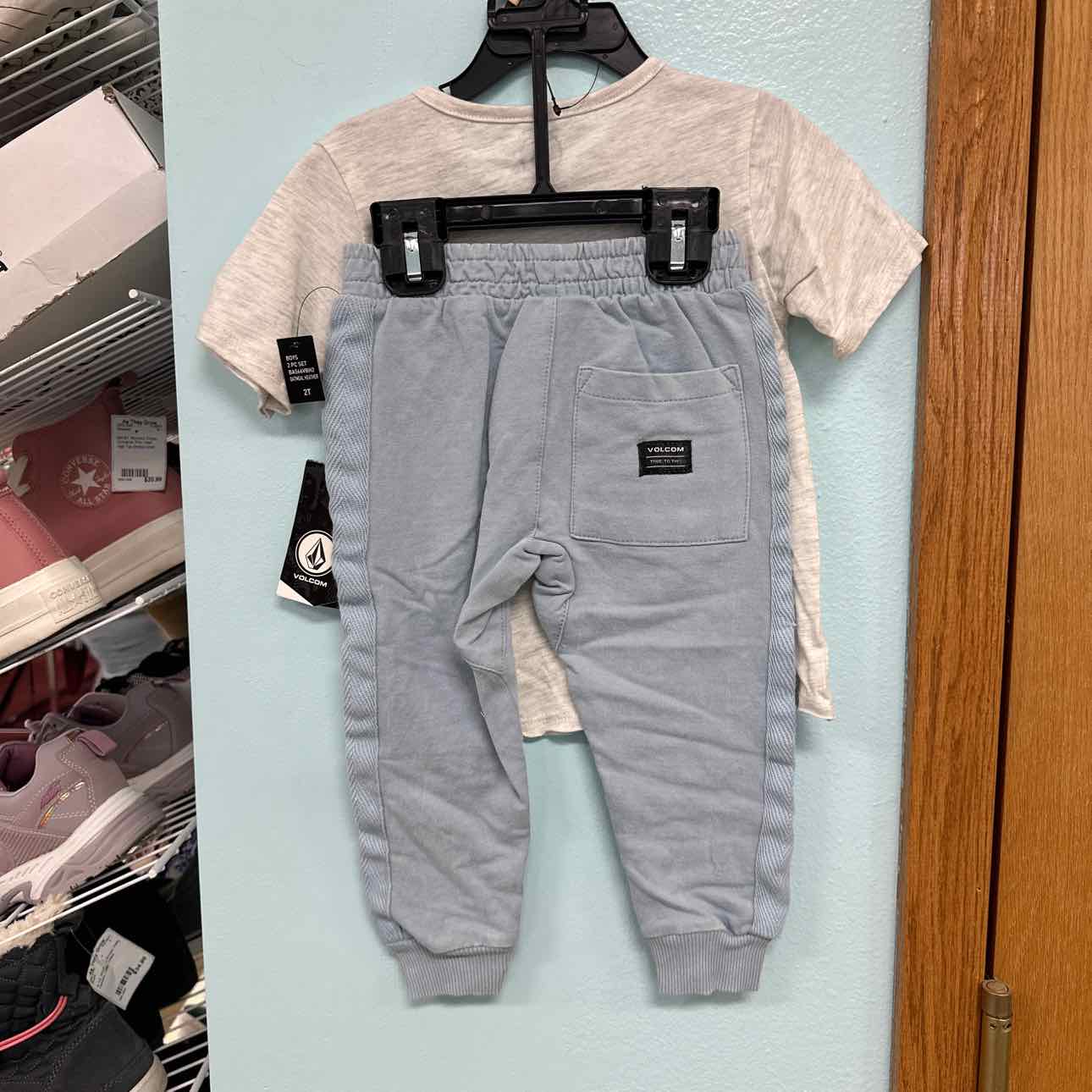 2T NEW Volcom 2 pc ensembles