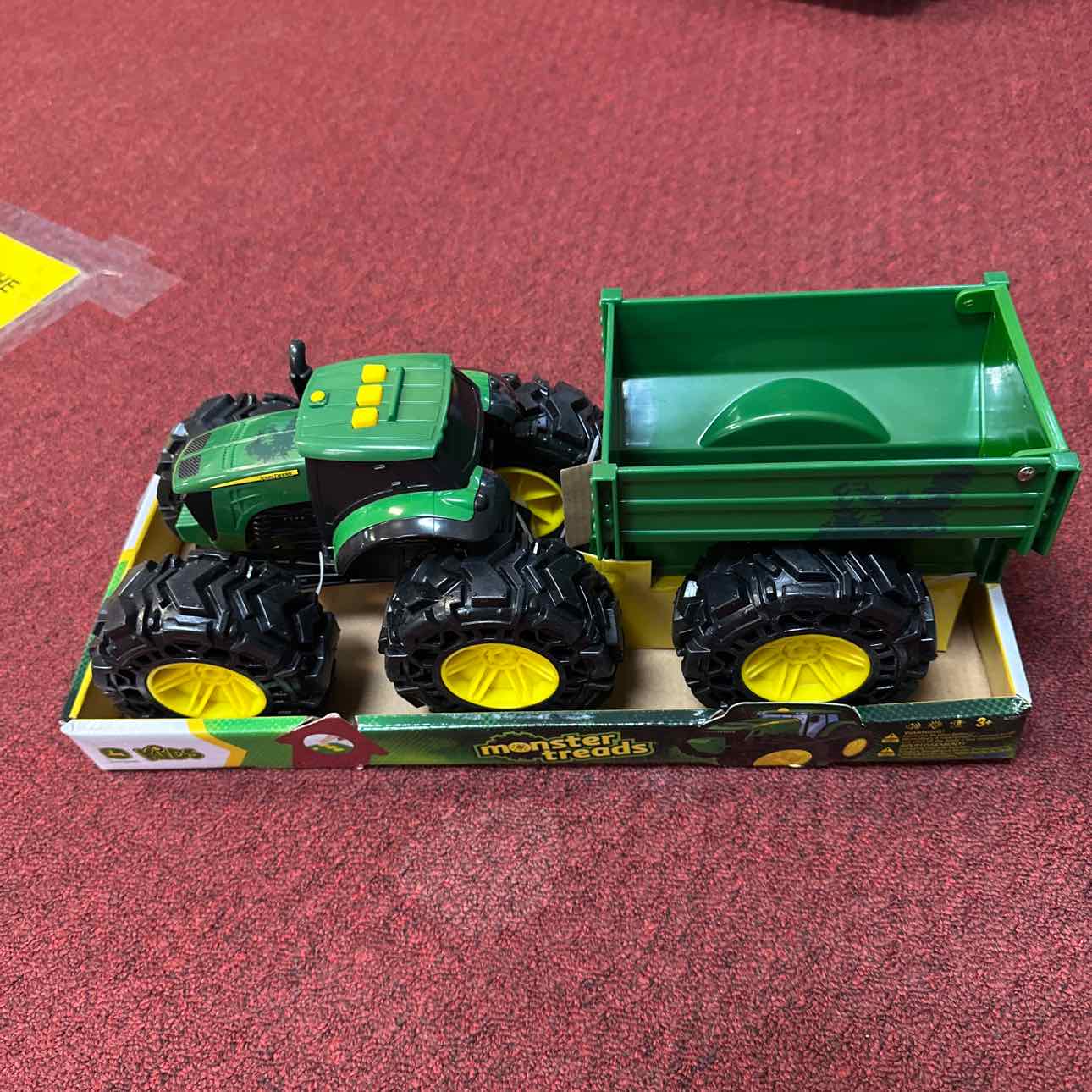 NEW John Deere Tractor w Wagon Toys