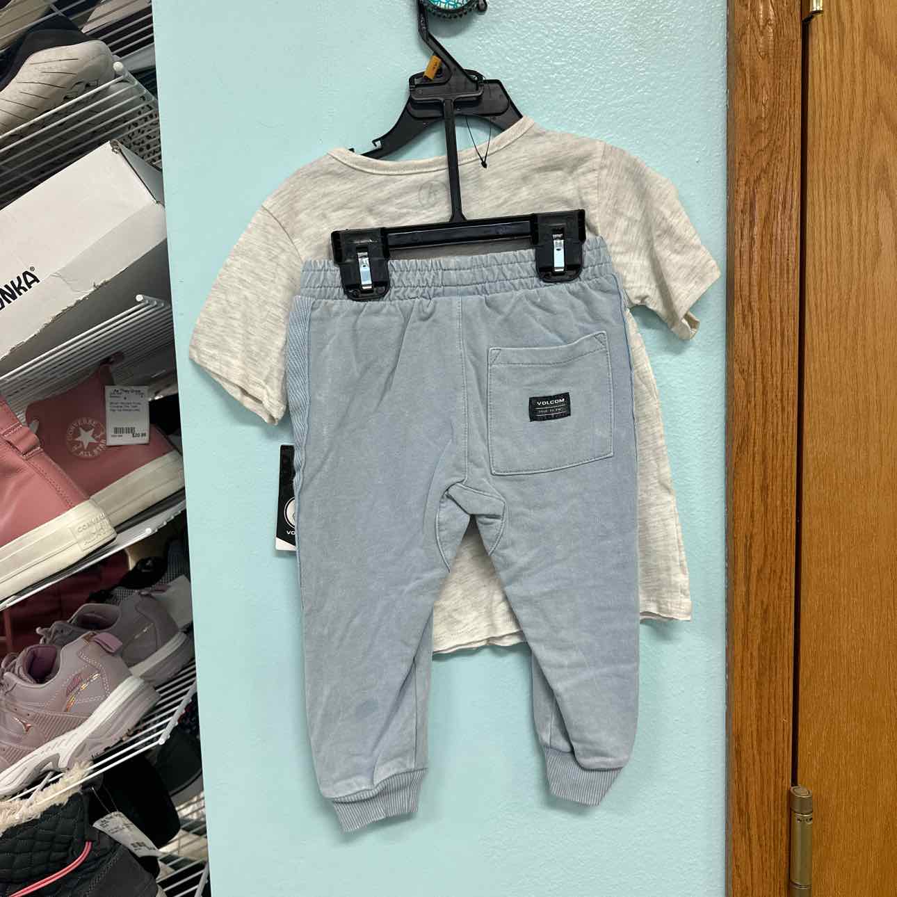 3T NEW Volcom 2 pc ensembles