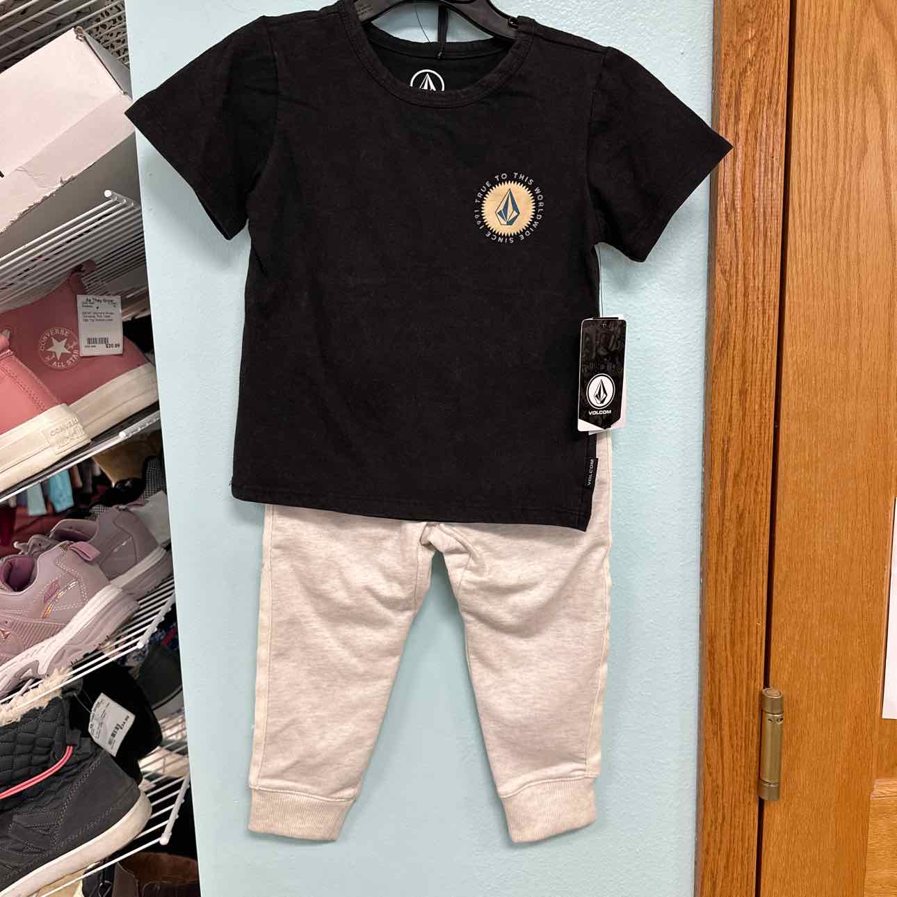 2T NEW Volcom 2 pc ensembles