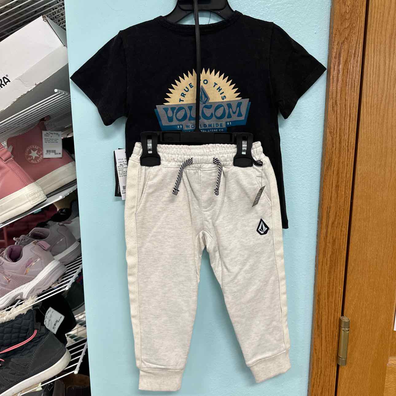 2T NEW Volcom 2 pc ensembles