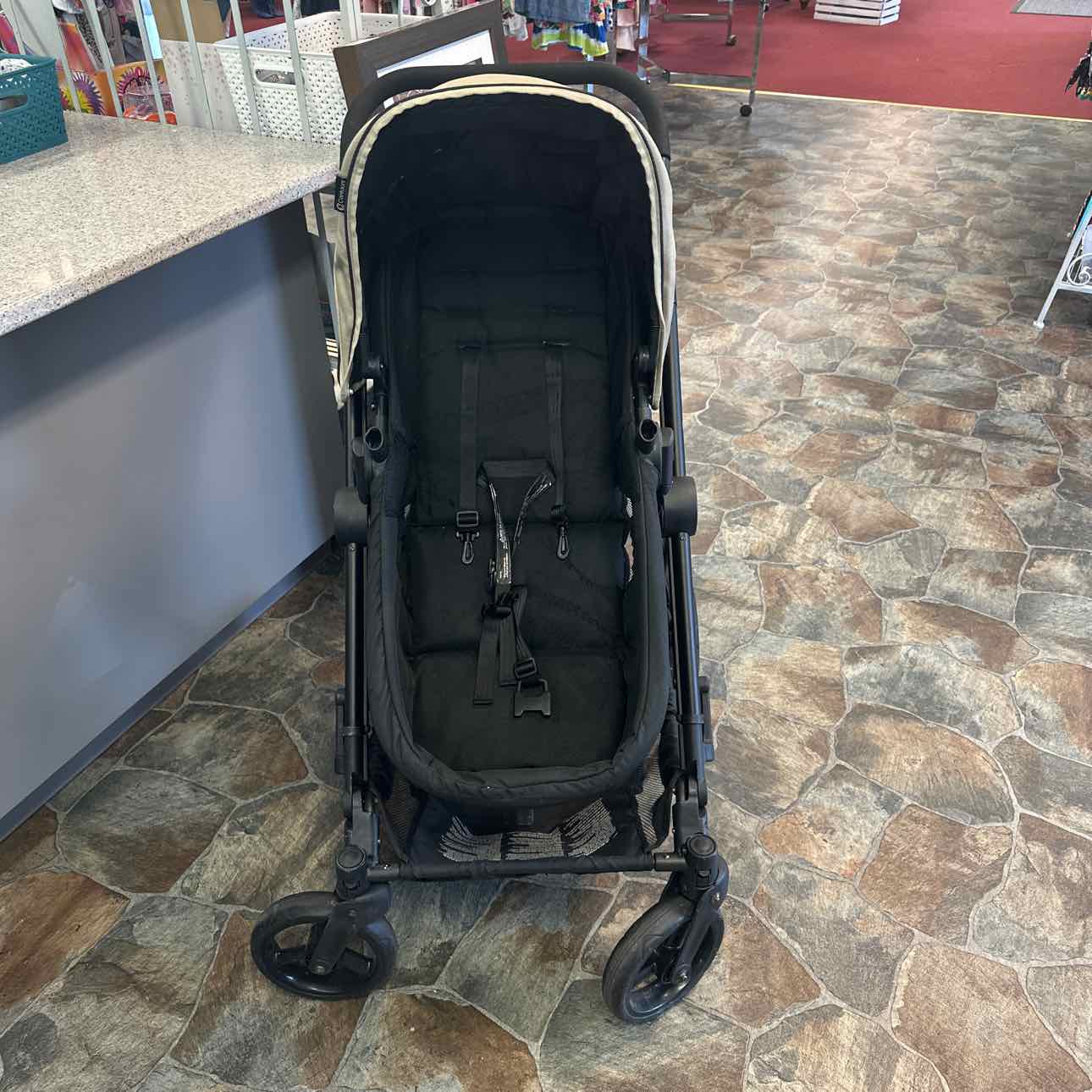 3 in 1 Reversible Bassinet Stroller Contours Misc Items