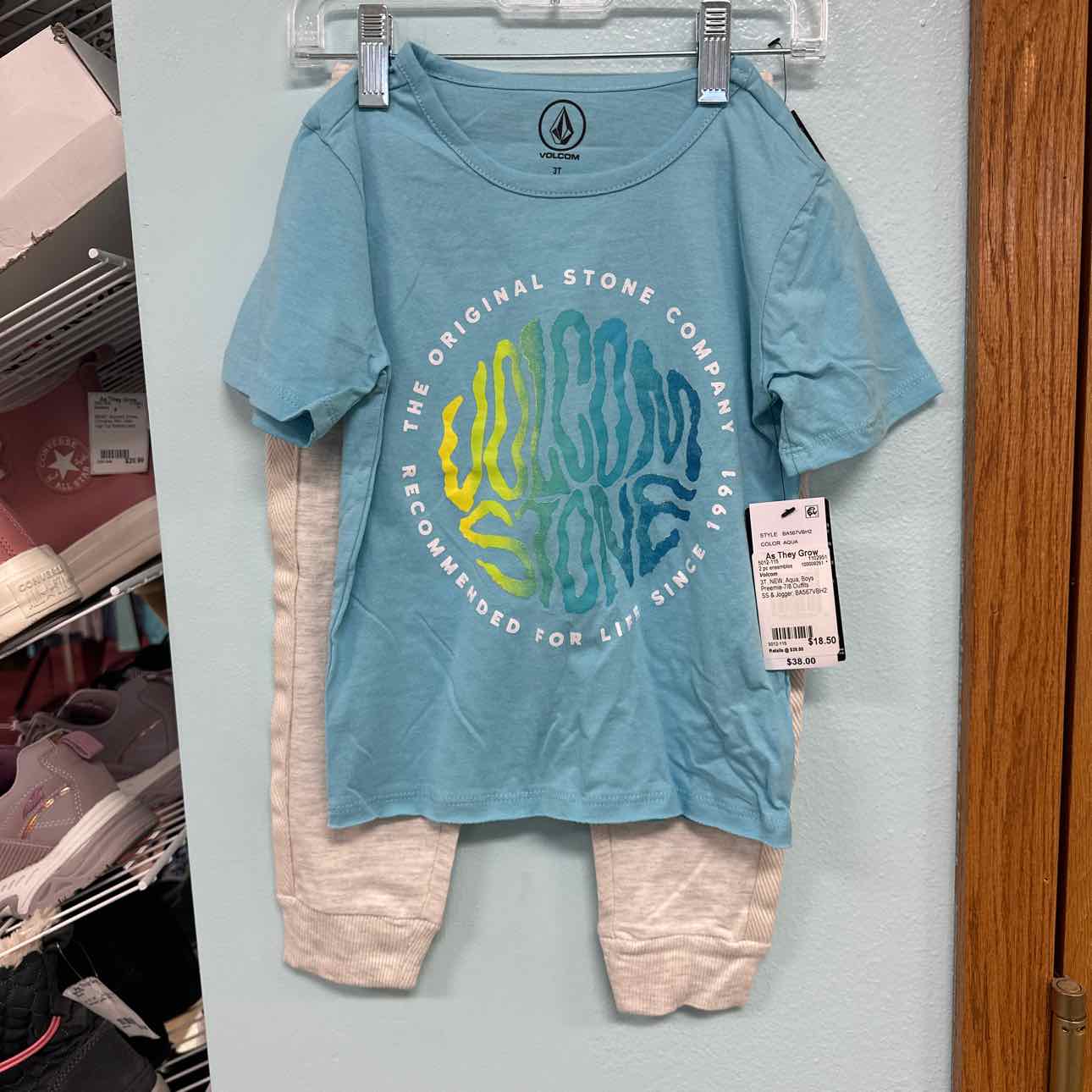 3T NEW Volcom 2 pc ensembles