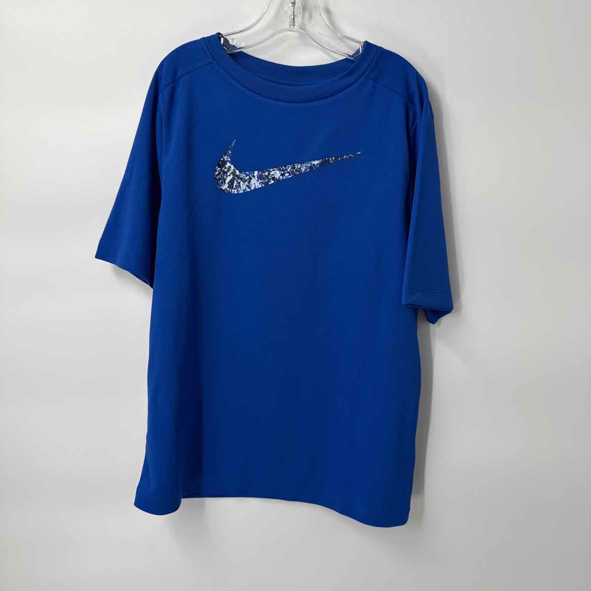 10/12 NEW Nike Shirt
