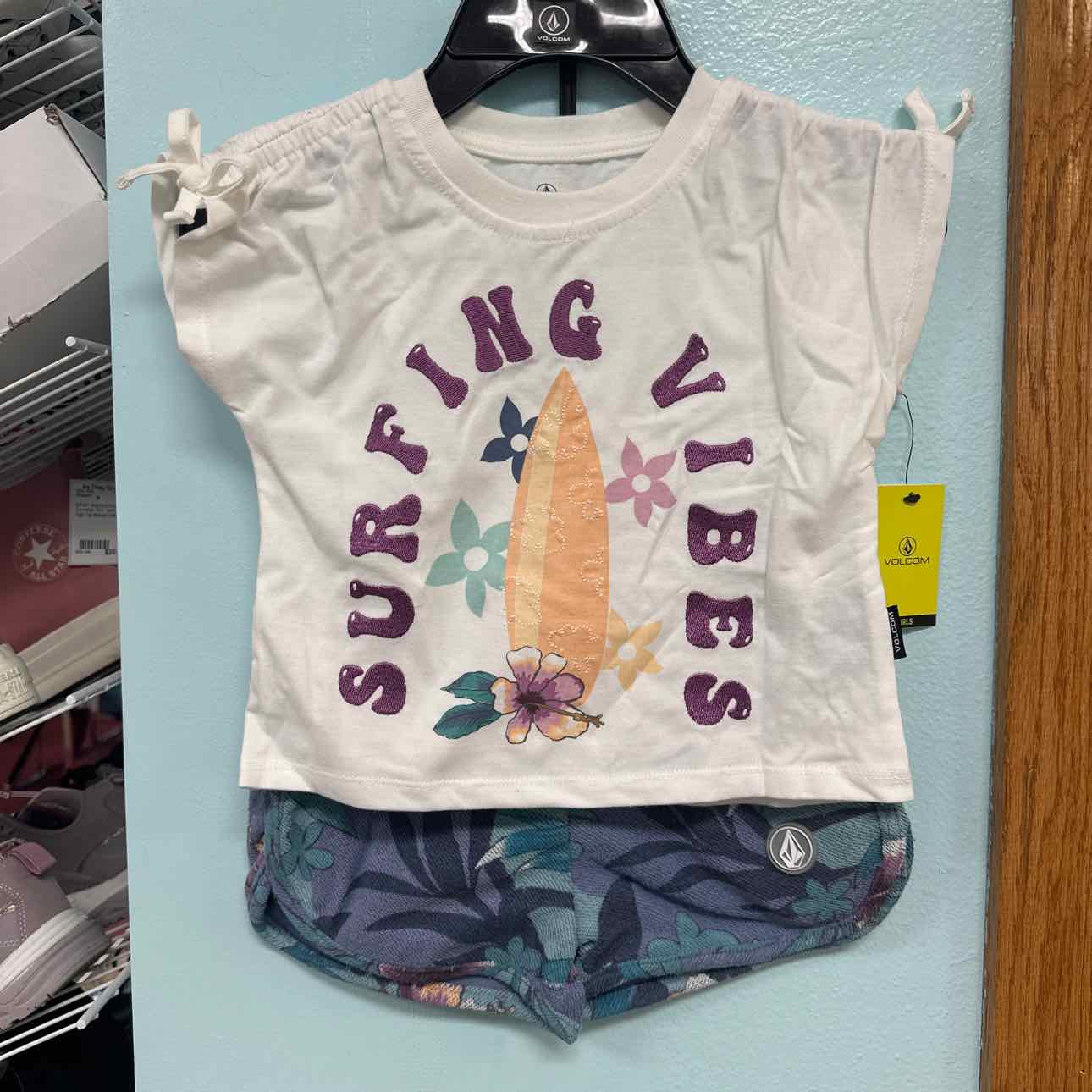 4 NEW Volcom 2pc Outfit