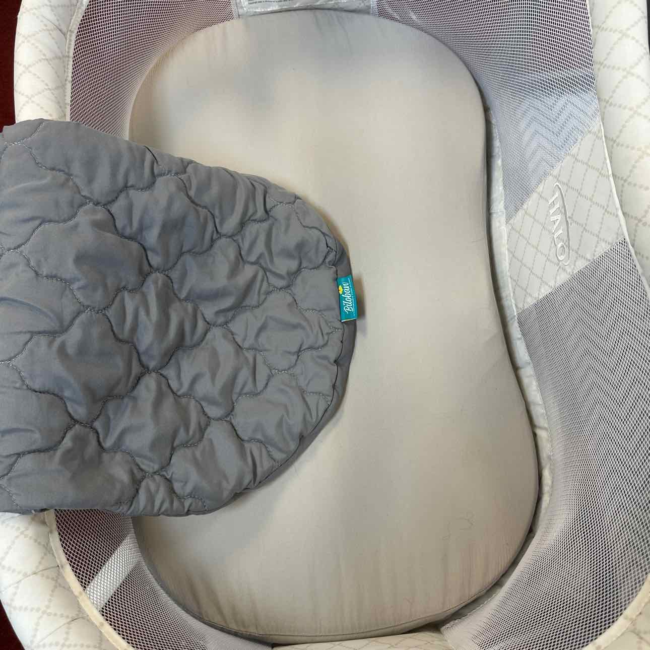 Bassinest Swivel Bassinet Halo Misc Items