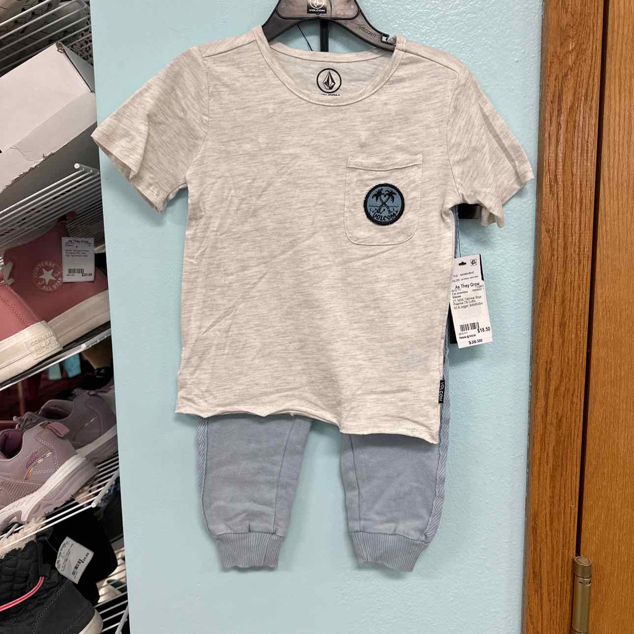 2T NEW Volcom 2 pc ensembles