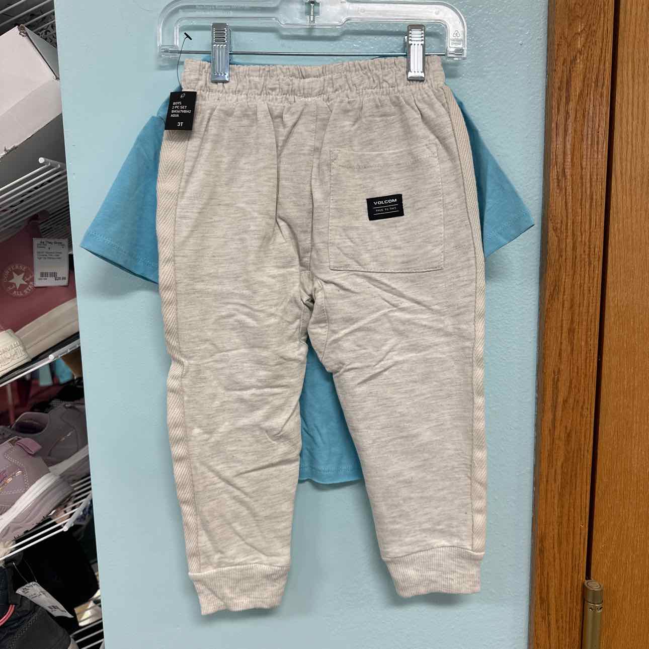 3T NEW Volcom 2 pc ensembles