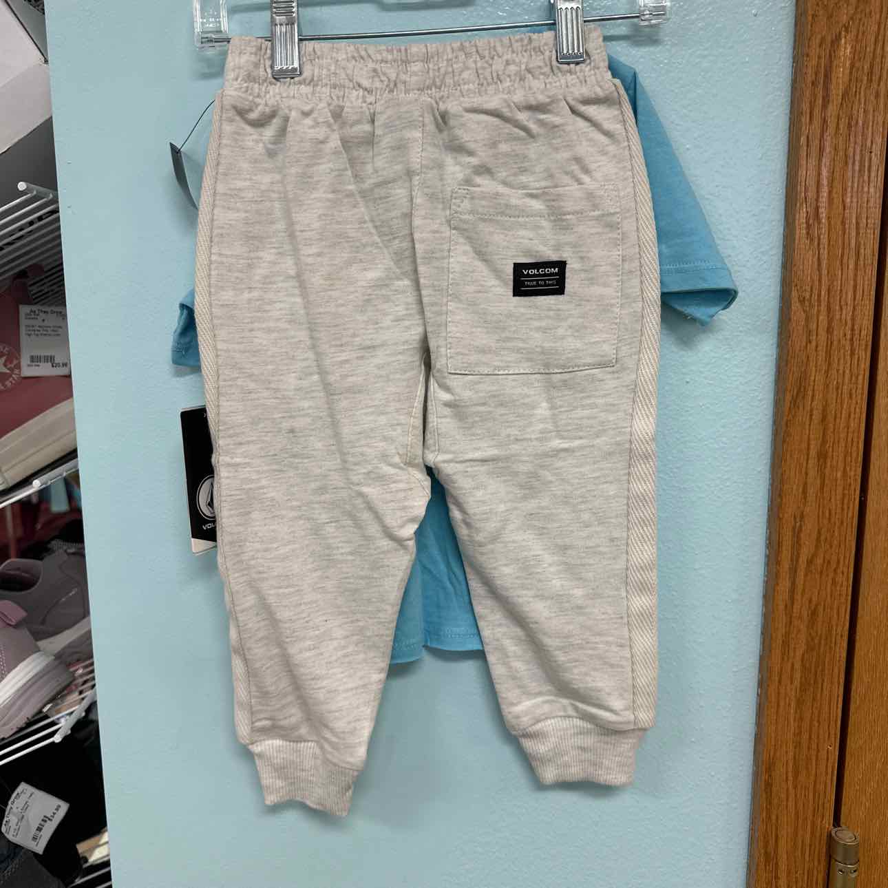 2T NEW Volcom 2 pc ensembles