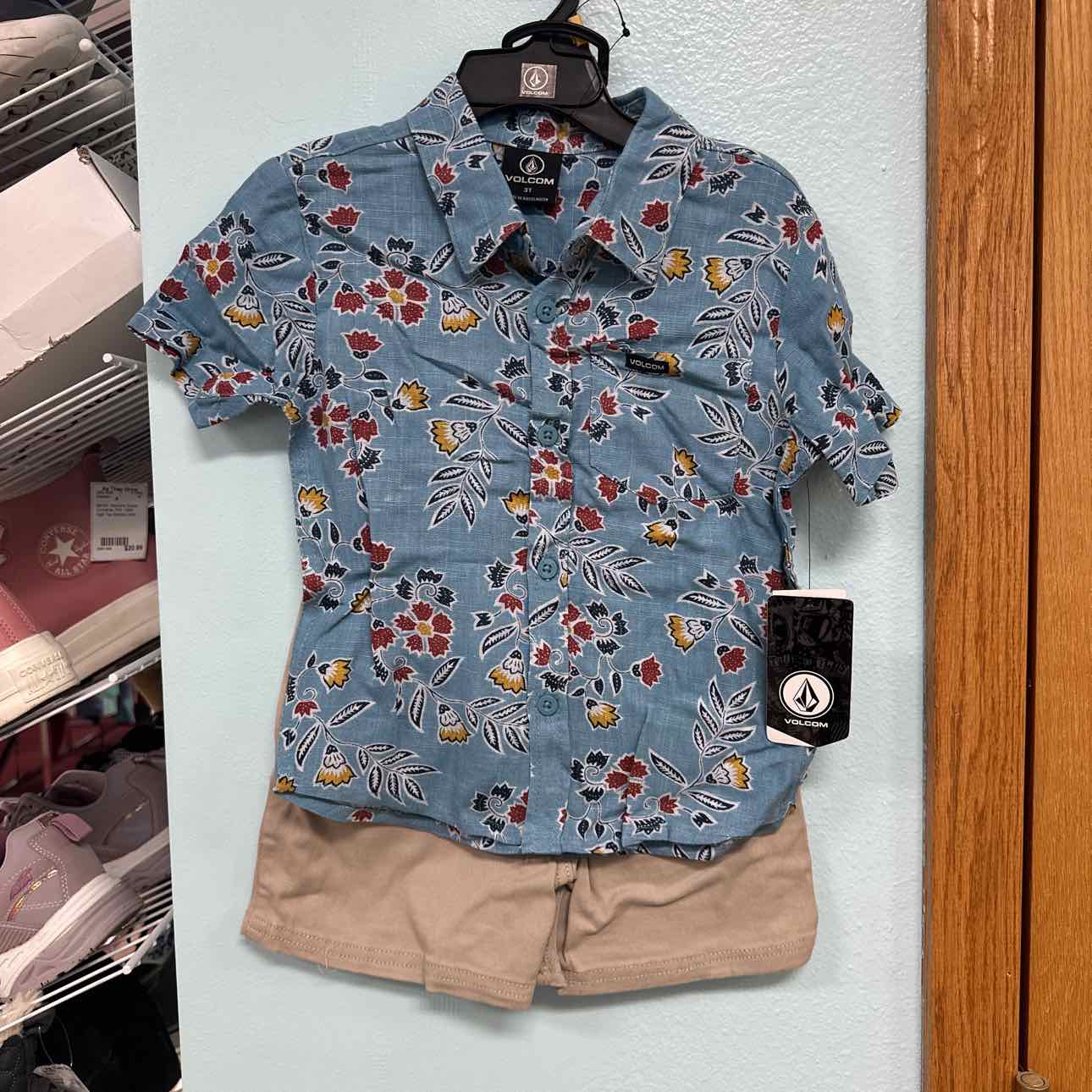 3T NEW Volcom 2 pc ensembles