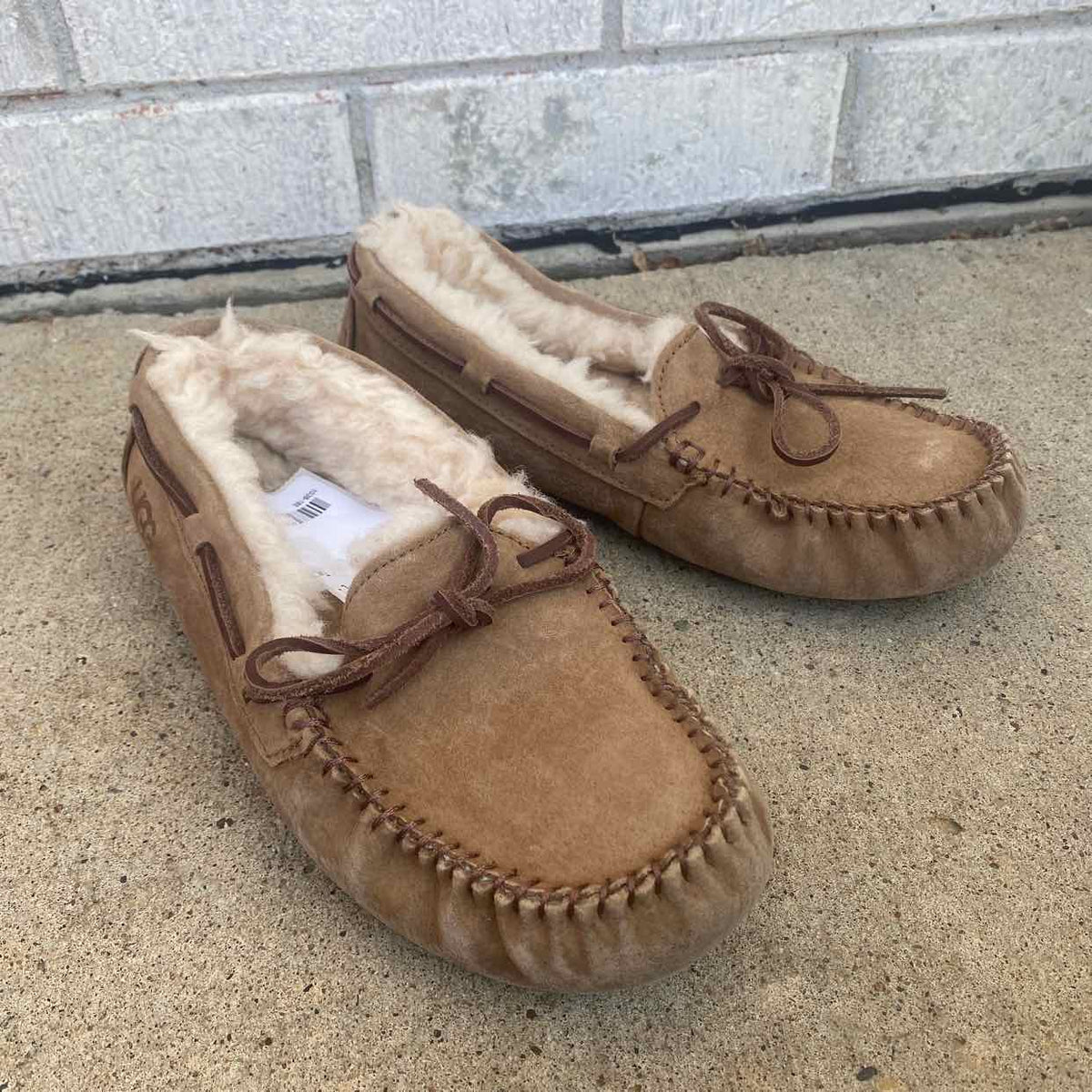 ugg dakota tobacco Womens Suede Indoor/Outdoor Moccasin Slippers Size 5 and UGGs signature sheepskin styles were embraced by the fashion and celebrity worlds exactly how the companys young 6 Ugg Moccasins